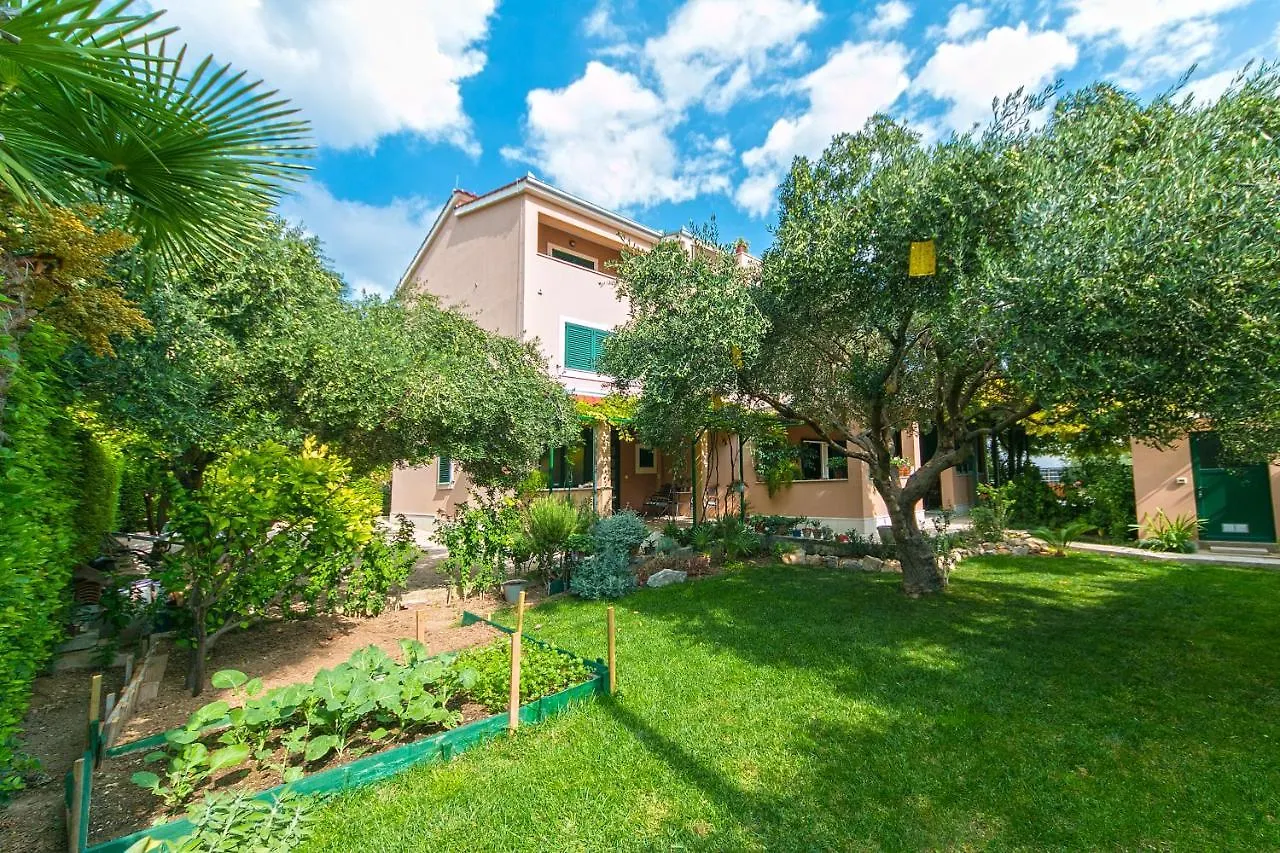 Apartment Franko, Free Parking 0*, Kastela