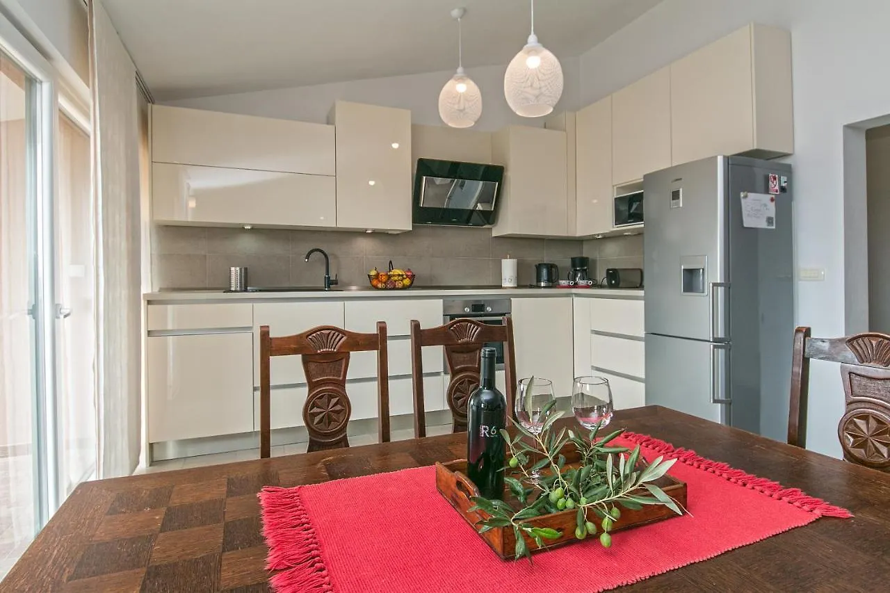 Apartment Franko, Free Parking Kastela