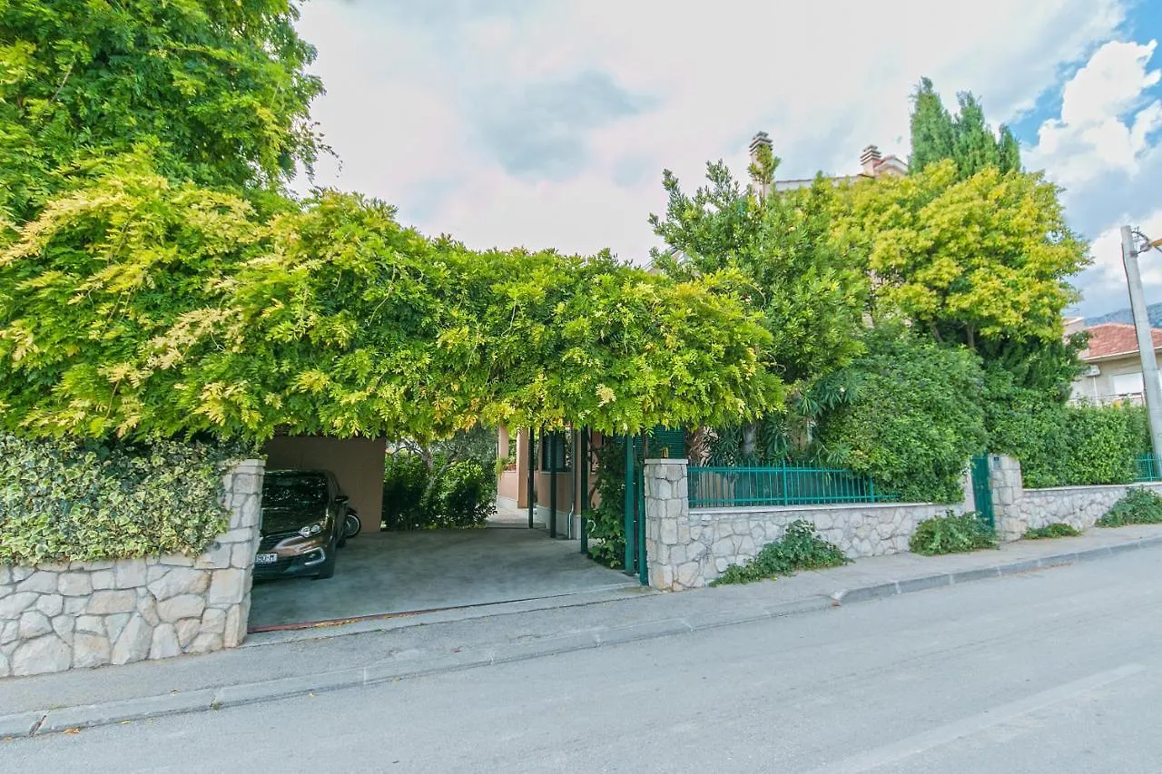 Apartment Franko, Free Parking  Kastela